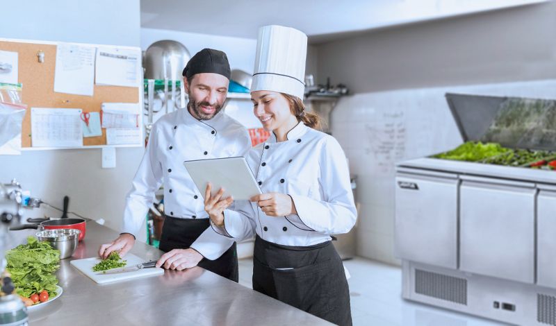 Entérate cómo distribuir la cocina de tu negocio de manera eficiente