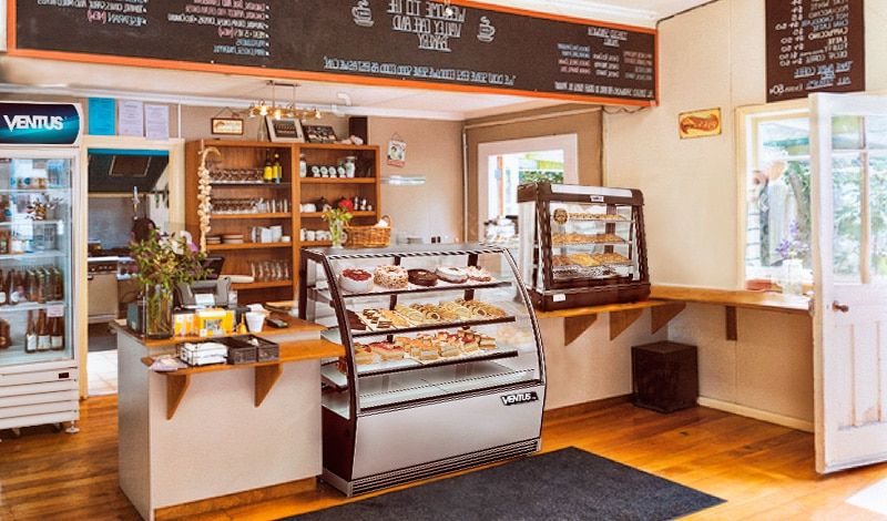 ¿En qué beneficia tener vitrina conservadora en tu cafetería?